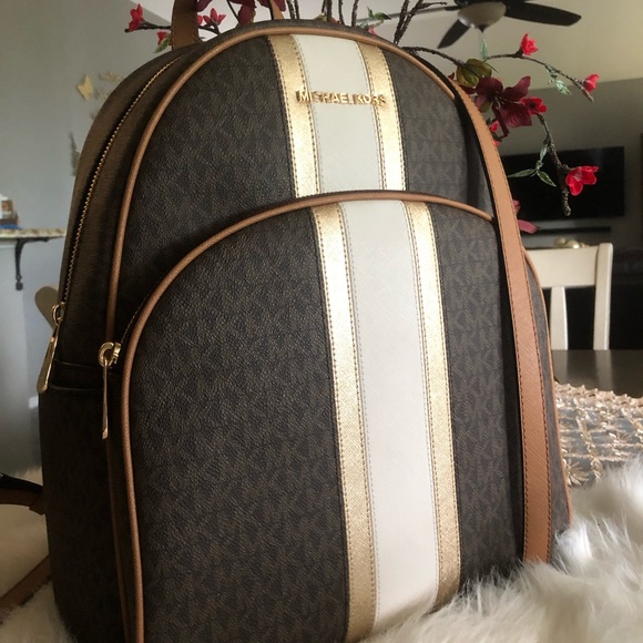 Michael Kors Handbags - large Mk Backpack♥️